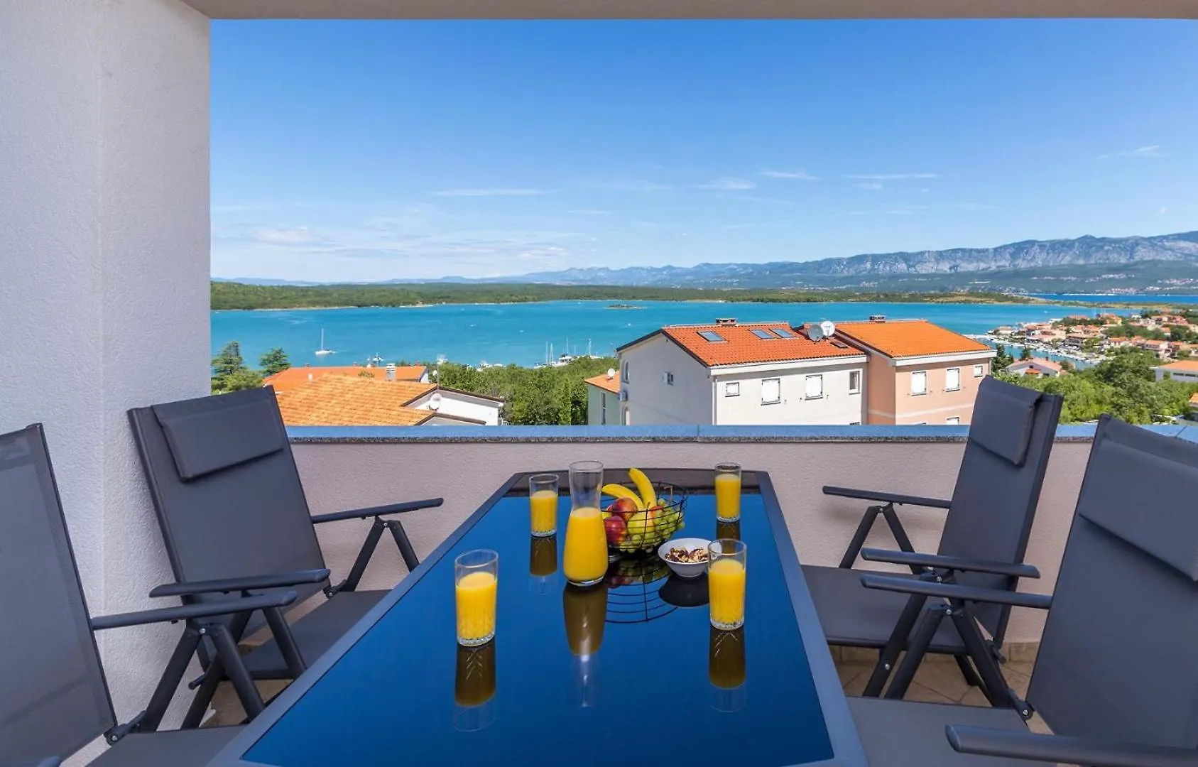House Capri With Heated Pool And Sea View Hotel Klimno 0*,  Croácia