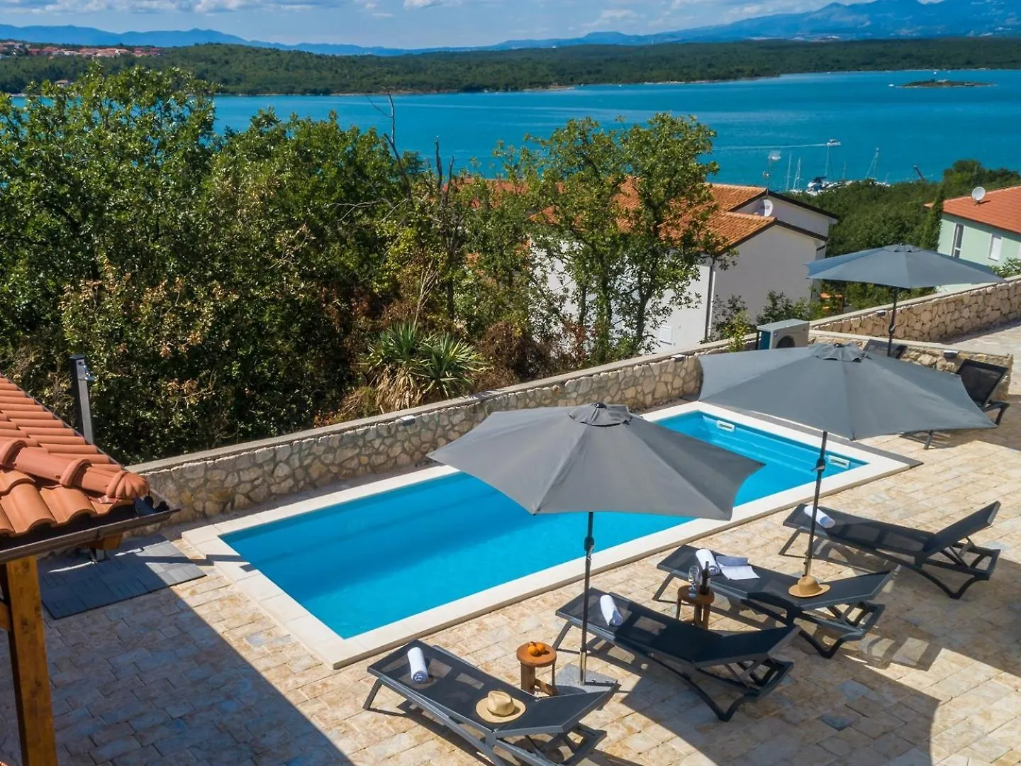Guest house House Capri With Heated Pool And Sea View Hotel Klimno Croatia
