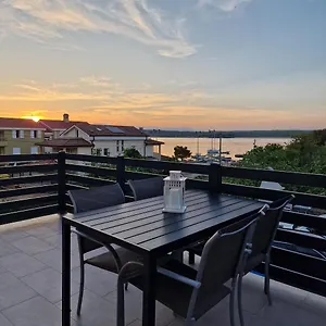 Apartman Lana Apartment